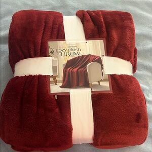 Red Plush Throw Blanket NWT